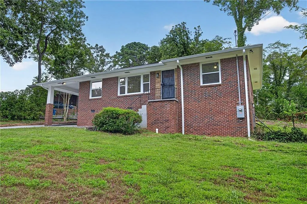 3 bed, 2.0 bath, 1204 sqft, $2,300 — Photo 2