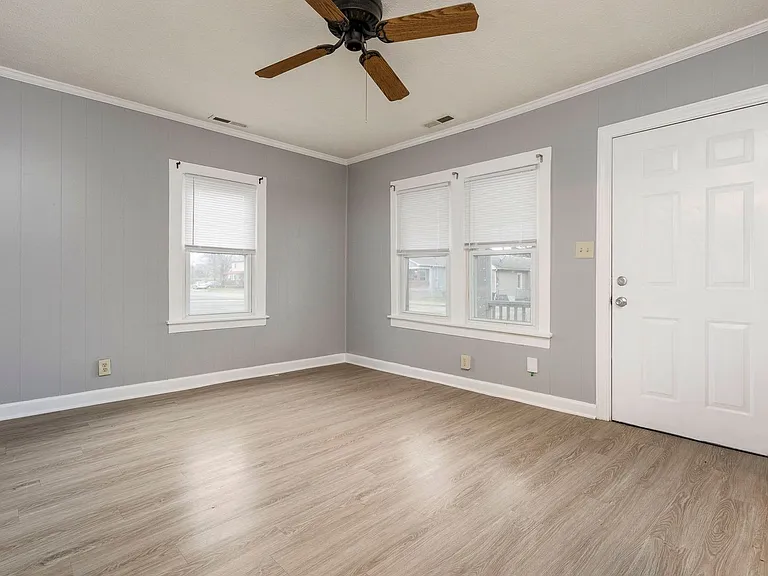 4060 La Salle Ave — Photo 3