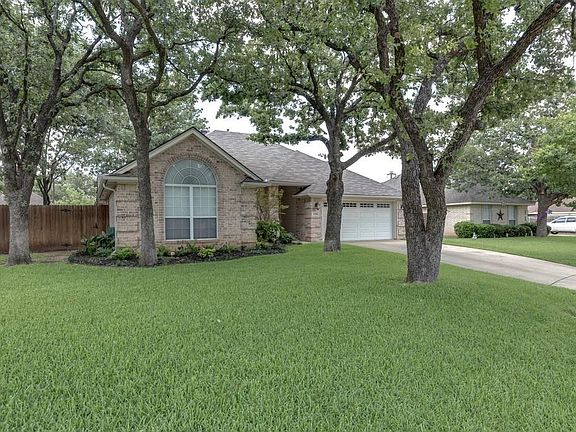 2nd image of 1104 Greenwood Ct