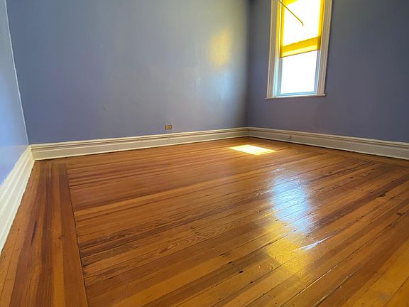 3rd image of 822 E 232nd St #2