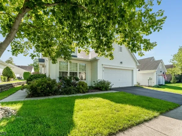 99 Kensington Cir, White Twp., NJ 07823