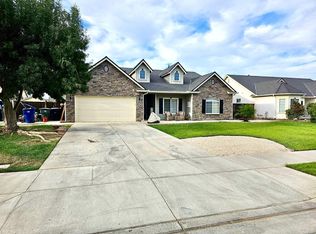 980 Fallenleaf Dr, Lemoore, CA 93245