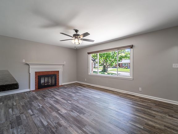 4th image of 120 Windsor Dr
