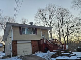 44 Lake Ter, Ronkonkoma, NY 11779