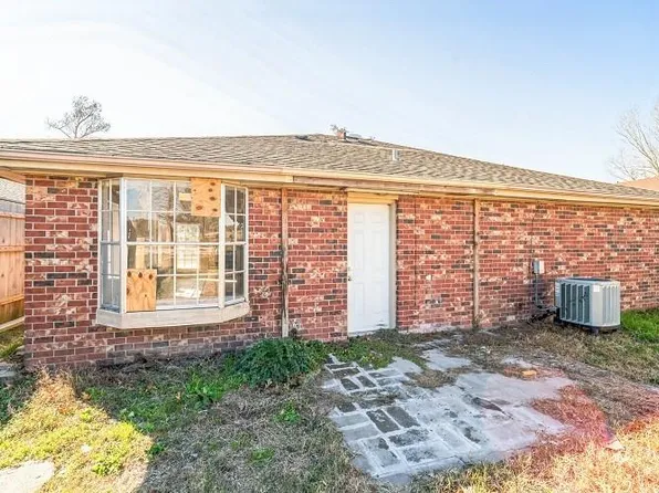 203 Riverview Dr, Saint Rose, LA 70087