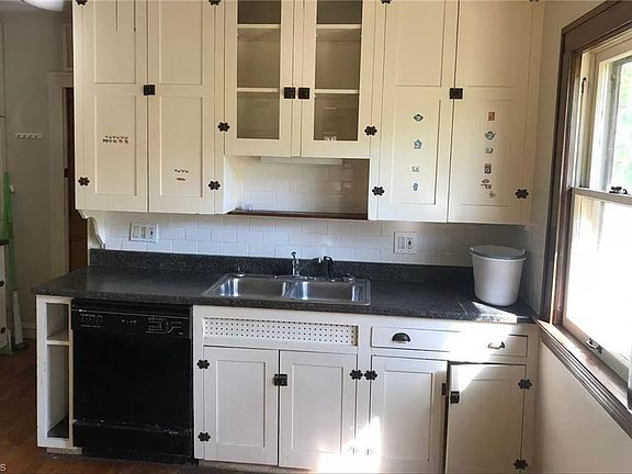 3rd image of 12906 Clifton Blvd