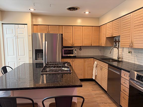 2nd image of 19 Hemingway St