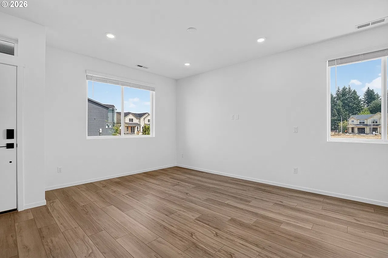 3 bed, 1559 sqft, $2,450 — Photo 3