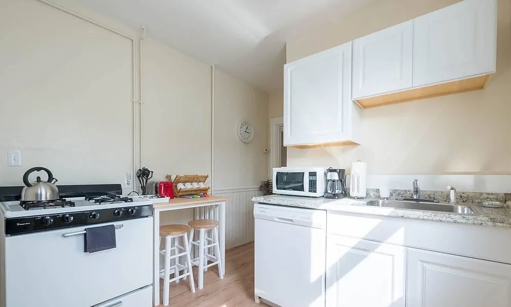 1 bed, $875 — Photo 1