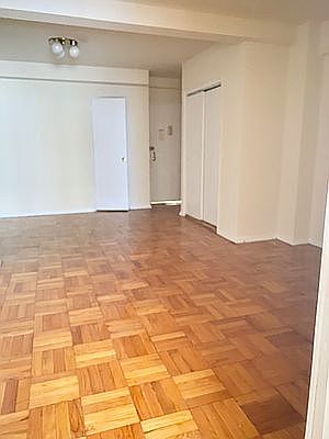 3rd image of 225 E 46th St APT 4C