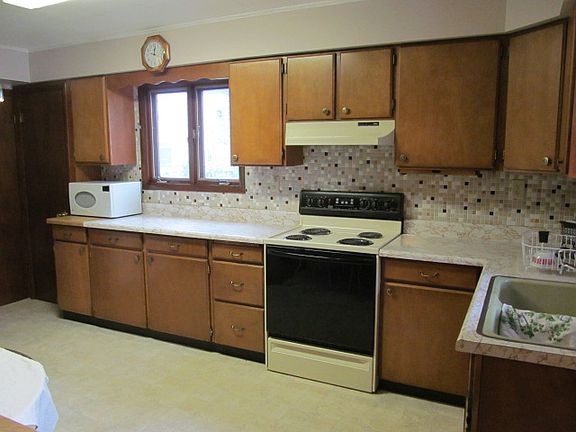 Eat-in Kitchen
