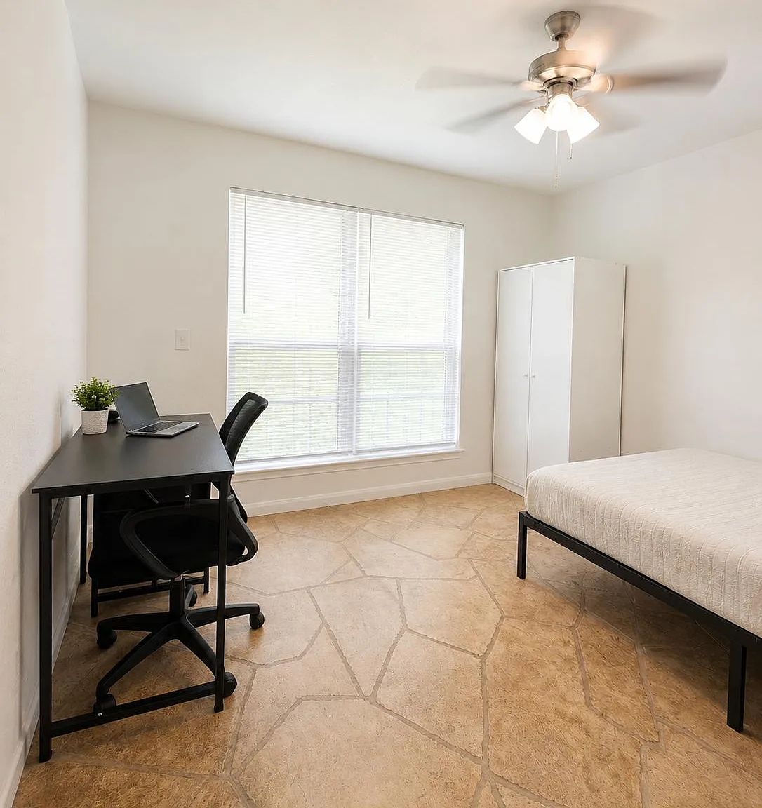 4 bed, 2.5 bath, 2049 sqft, $789 — Photo 1