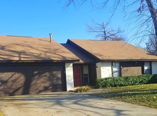 816 N Parkview Cir, Moore, OK 73170