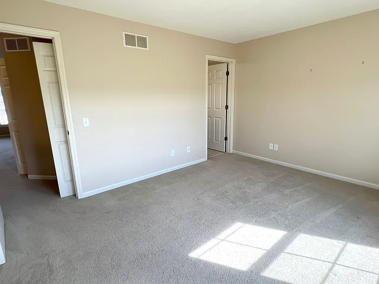 8136 Main St N — Photo 18