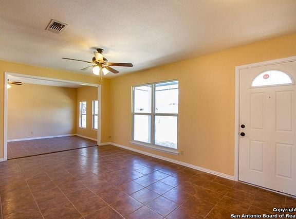 4th image of 4827 Village View Dr