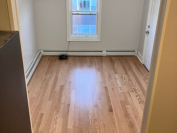 2nd image of 142 W Clifford St Floor 3