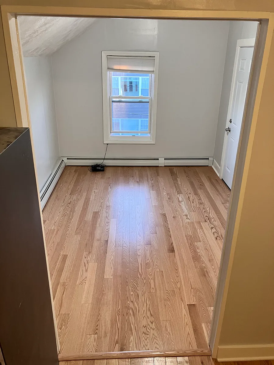 Building Photo - 142 W Clifford St #3