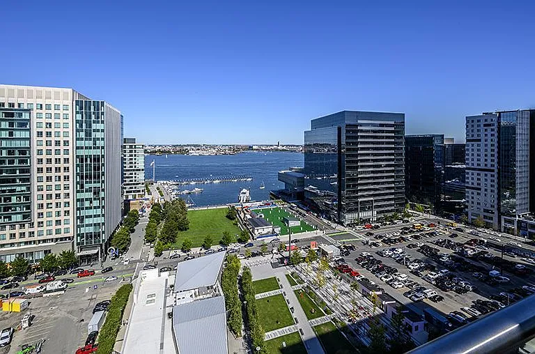 Watermark Seaport — Photo 25