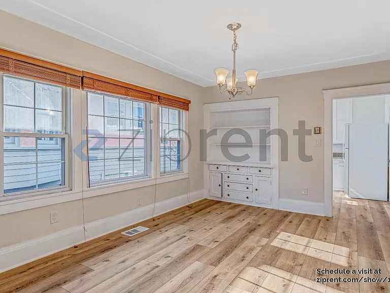 1012 Ventura Ave — Photo 7