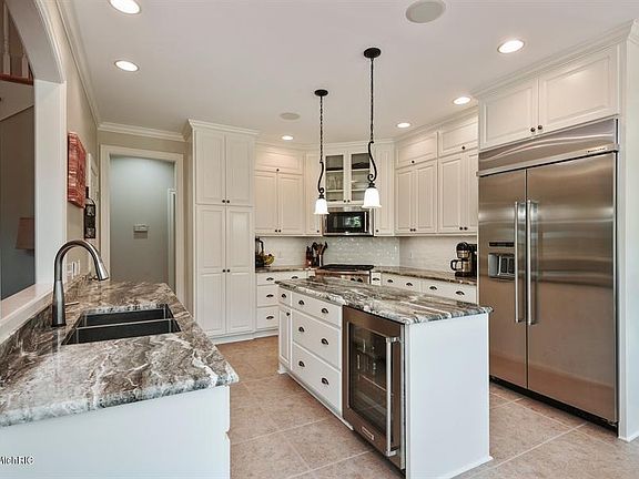 3rd image of 10351 Jill Ln