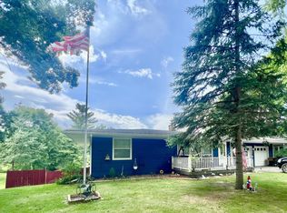 1806 Barr St, Hillsdale, MI 49242