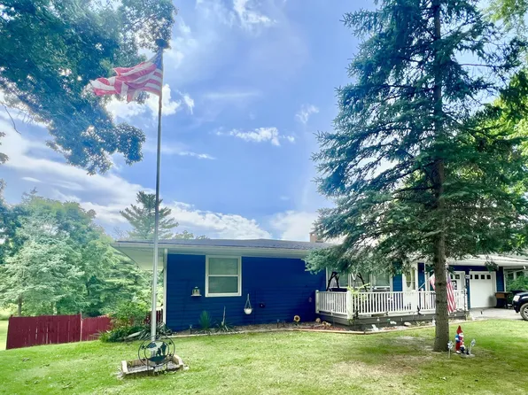 1806 Barr St, Hillsdale, MI 49242