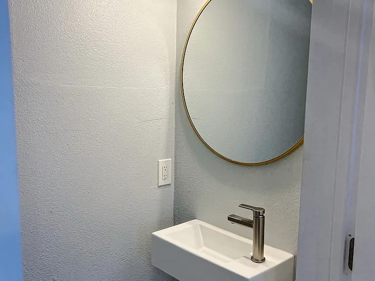 715 W Hollywood Ave #2 — Photo 10