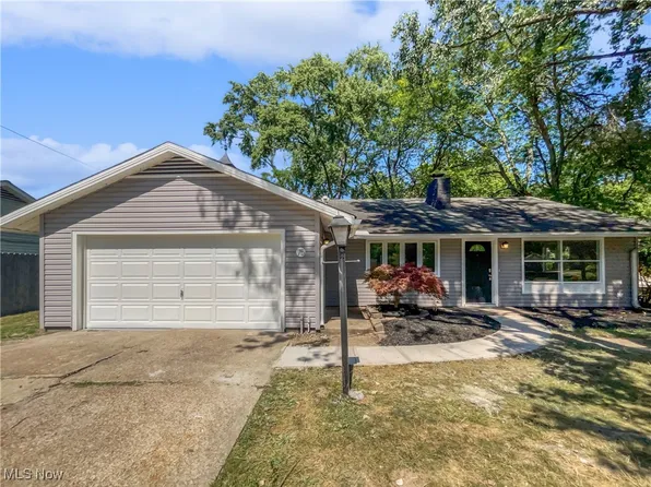 75 Sunset Dr, Berea, OH 44017