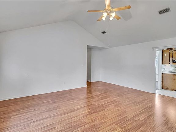 3rd image of 4325 Whippoorwill Cir