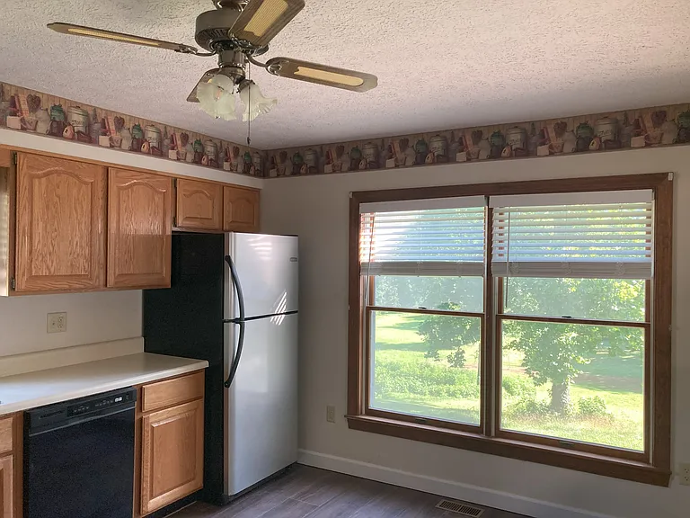 163 Hickory Ln — Photo 10