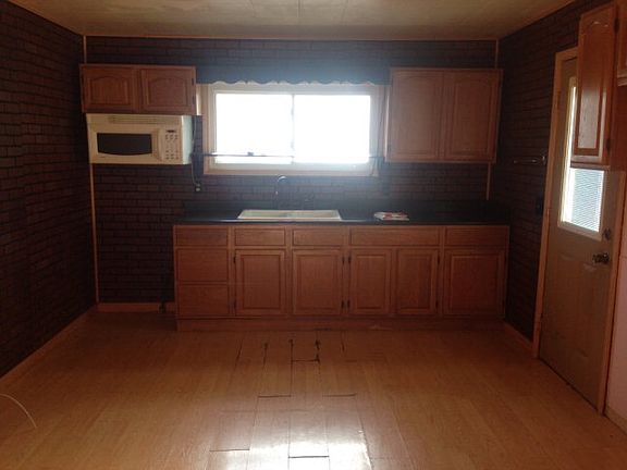 4th image of 1419 Blaine Ave