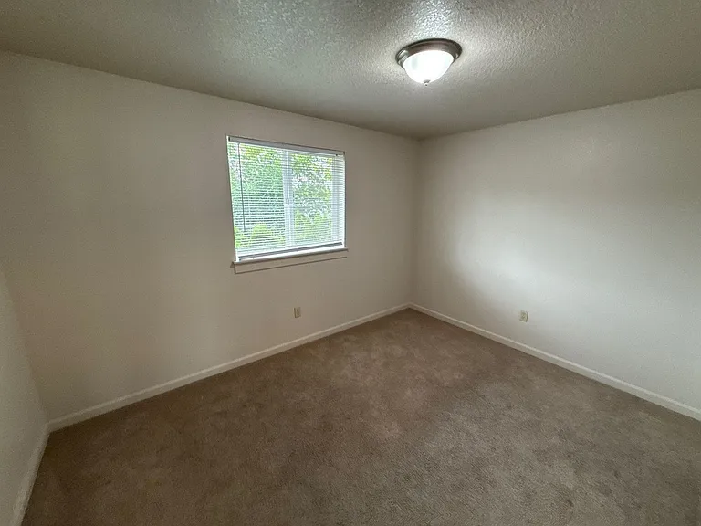 905 Bryan Ct — Photo 19