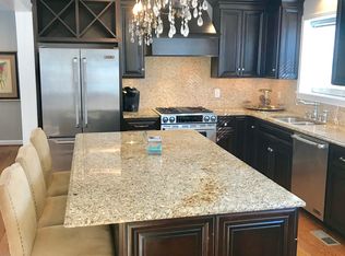 1 Fleetwood Dr, Saint Louis, MO 63124