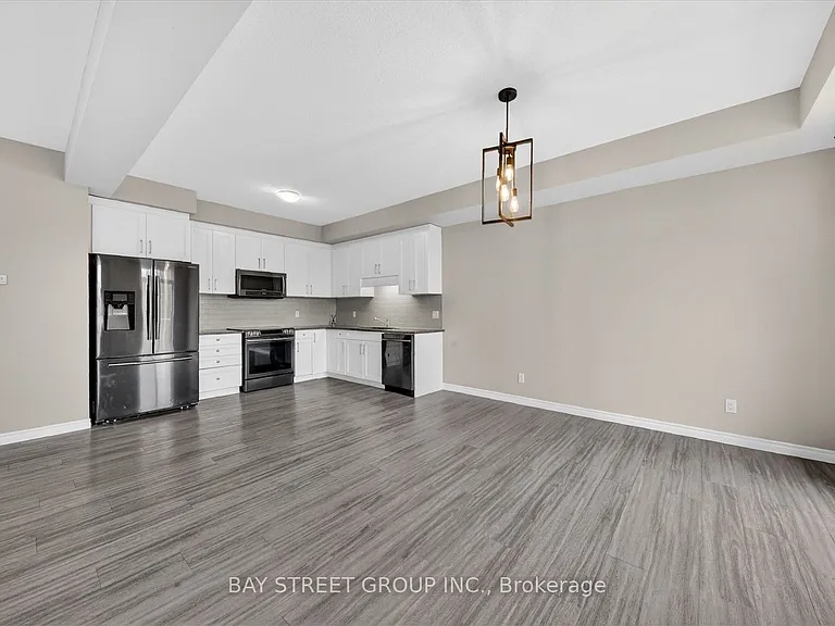 445 Avens St — Photo 15