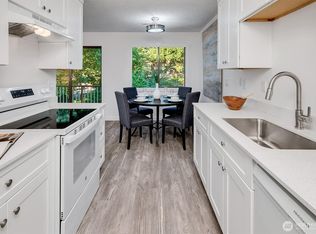 Inglewood Hills Condominium, Kirkland, WA 98034
