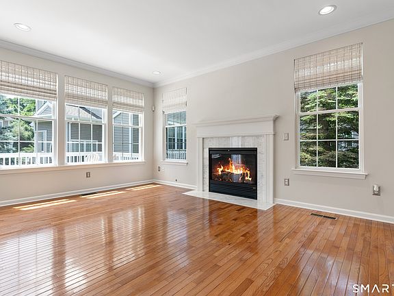 5th image of 14 Cambridge Drive #14