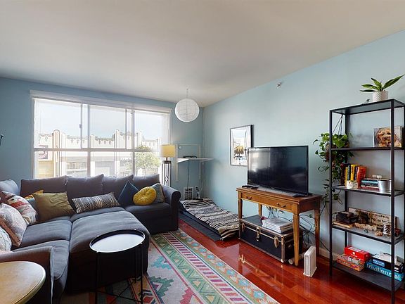 5th image of 140 S Van Ness Ave Unit 203