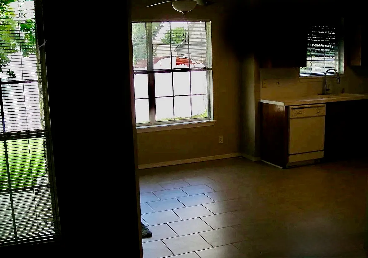 3 bed, 1660 sqft, $1,950 — Photo 4