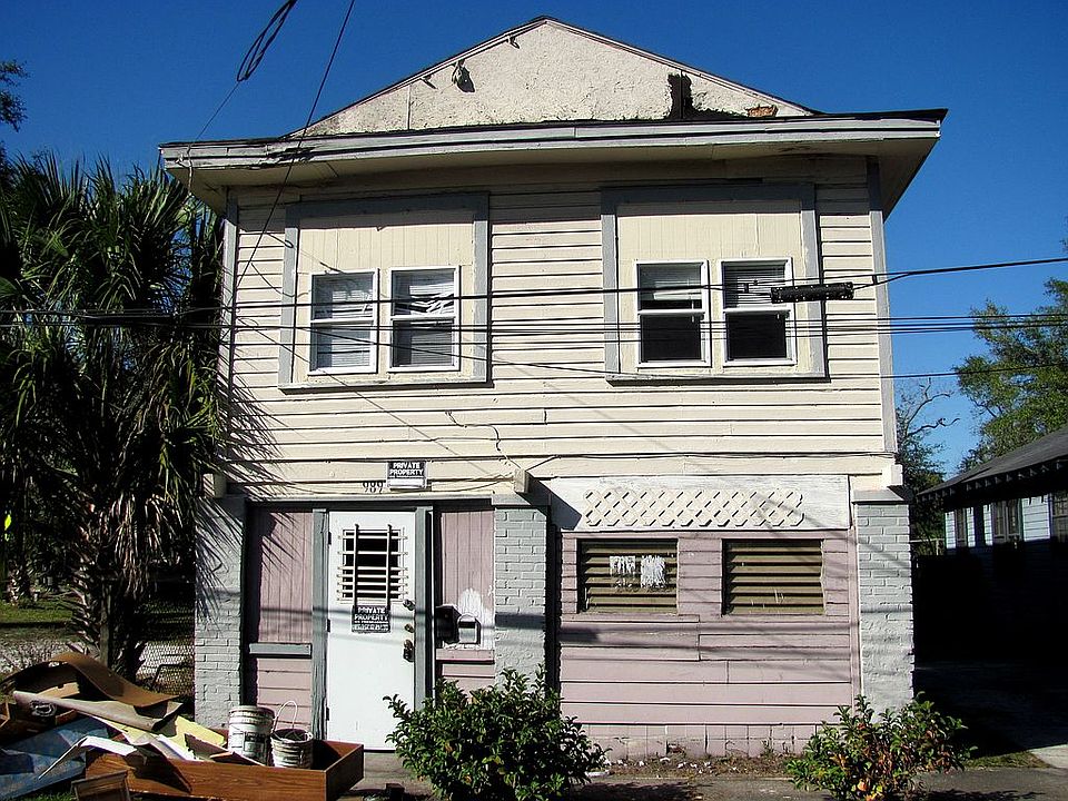 1st image of 989 W 12th St