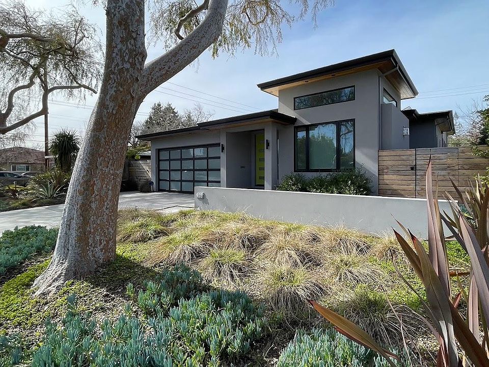 1st image of 905 Elsinore Dr