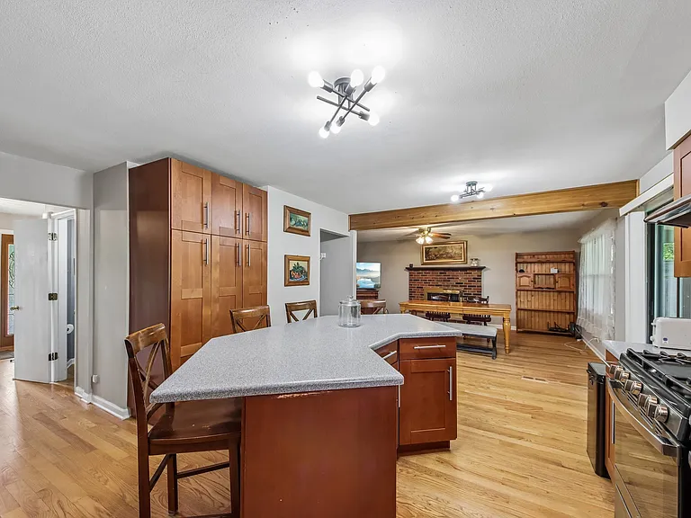 1111 Sara Ln — Photo 20