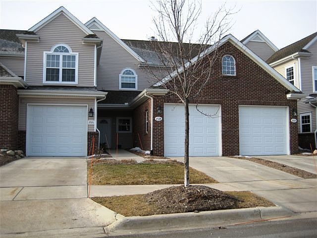 1st image of 2928 N Knightsbridge Cir