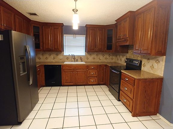 2nd image of 925 Eagles Nest Dr