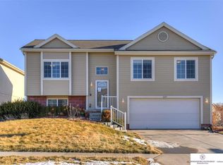 16837 Browne Cir, Omaha, NE 68116