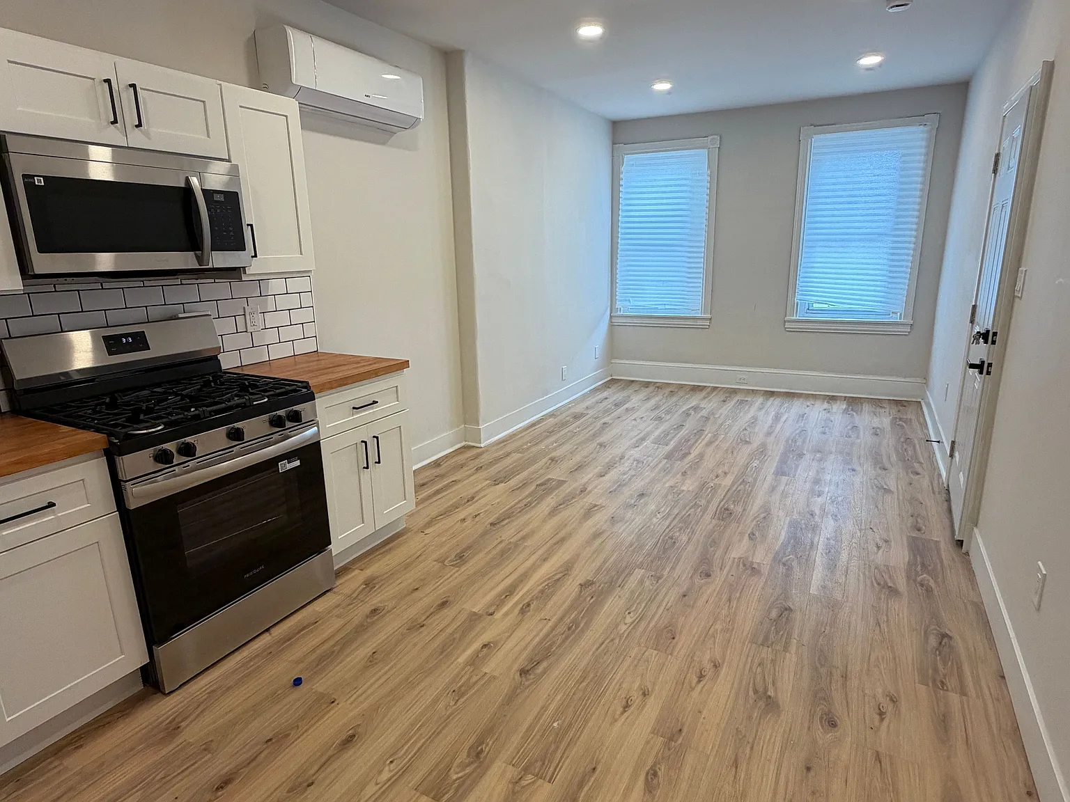 1 bed, 1.0 bath, 900 sqft, $1,600 — Photo 3