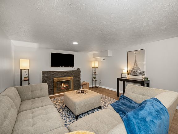 4th image of 2916 W Francis Ave #2