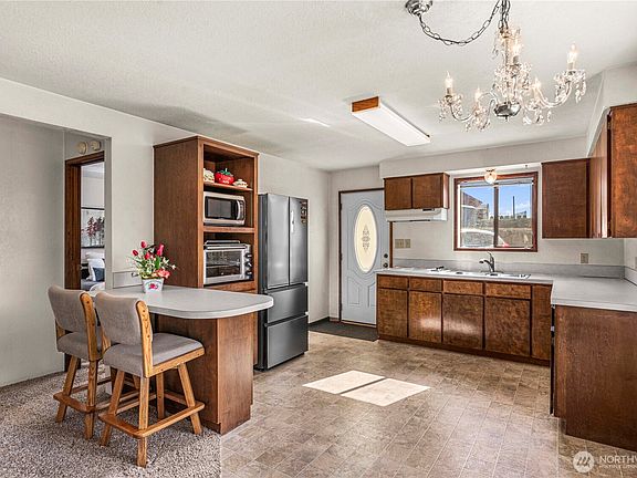 5th image of 1414 S Tyee Avenue