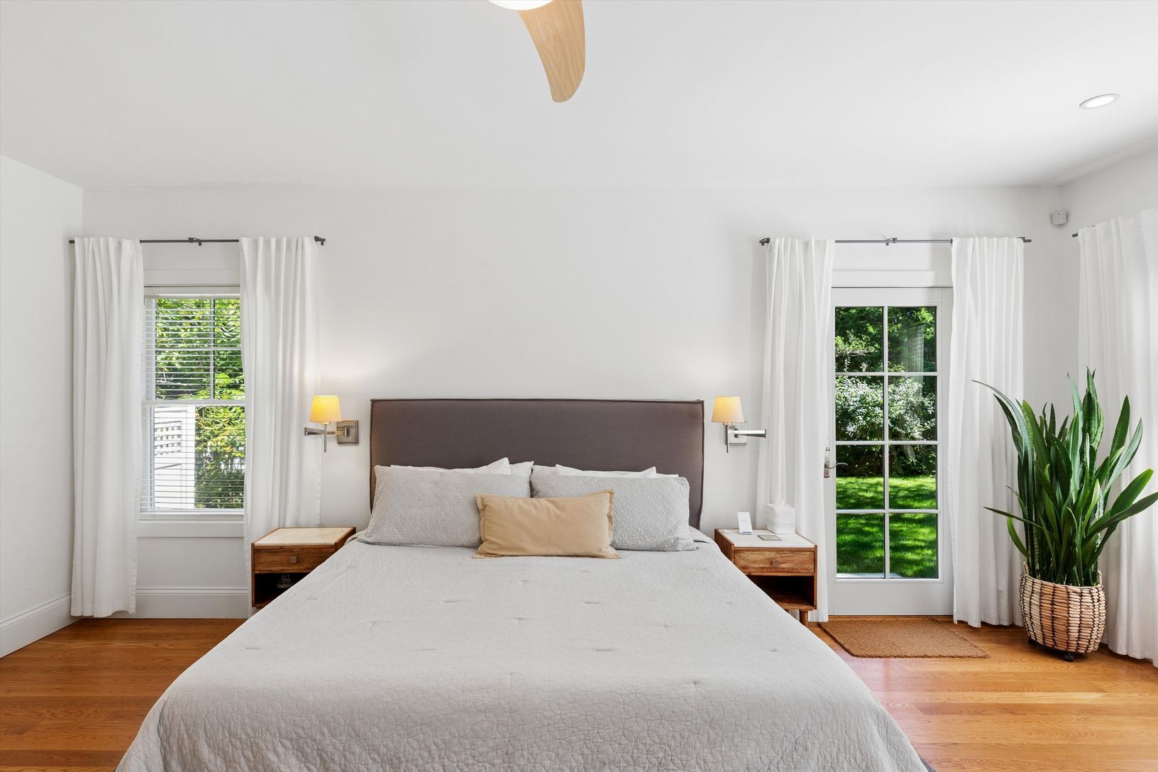  Primary bedroom.