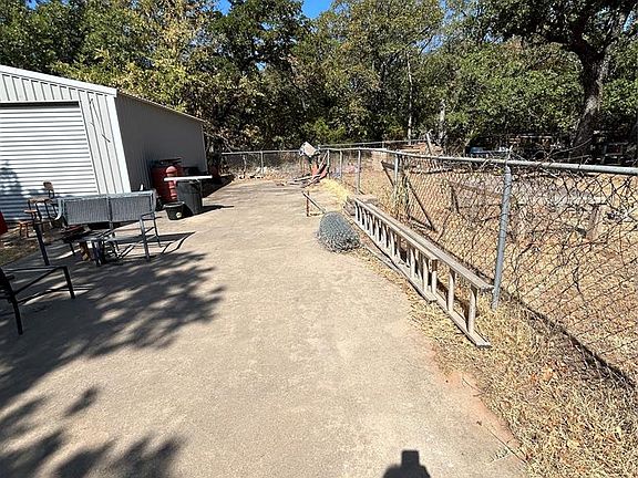 5th image of 7033 N Lake Front Rd