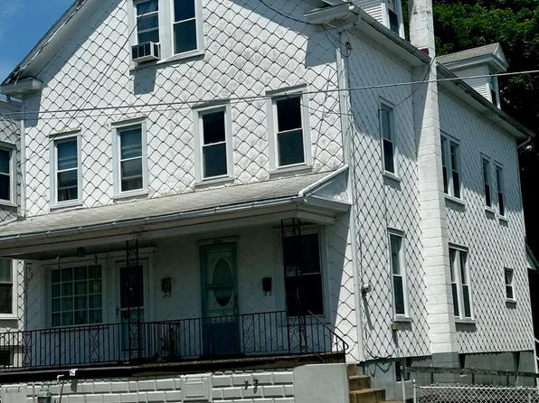 1001 W Chestnut St, Coal Township, PA 17866